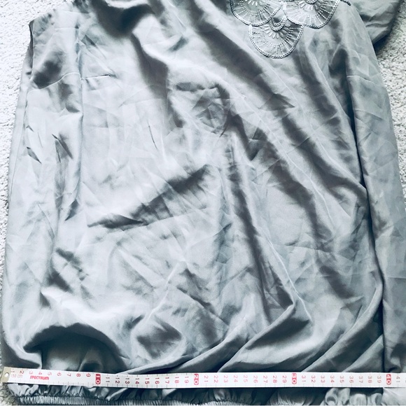 NEW ๐ค Lane Bryant Plus Size 14 XL Womens Flutter One Sleeve Blouse Top Grey - Picture 3 of 4